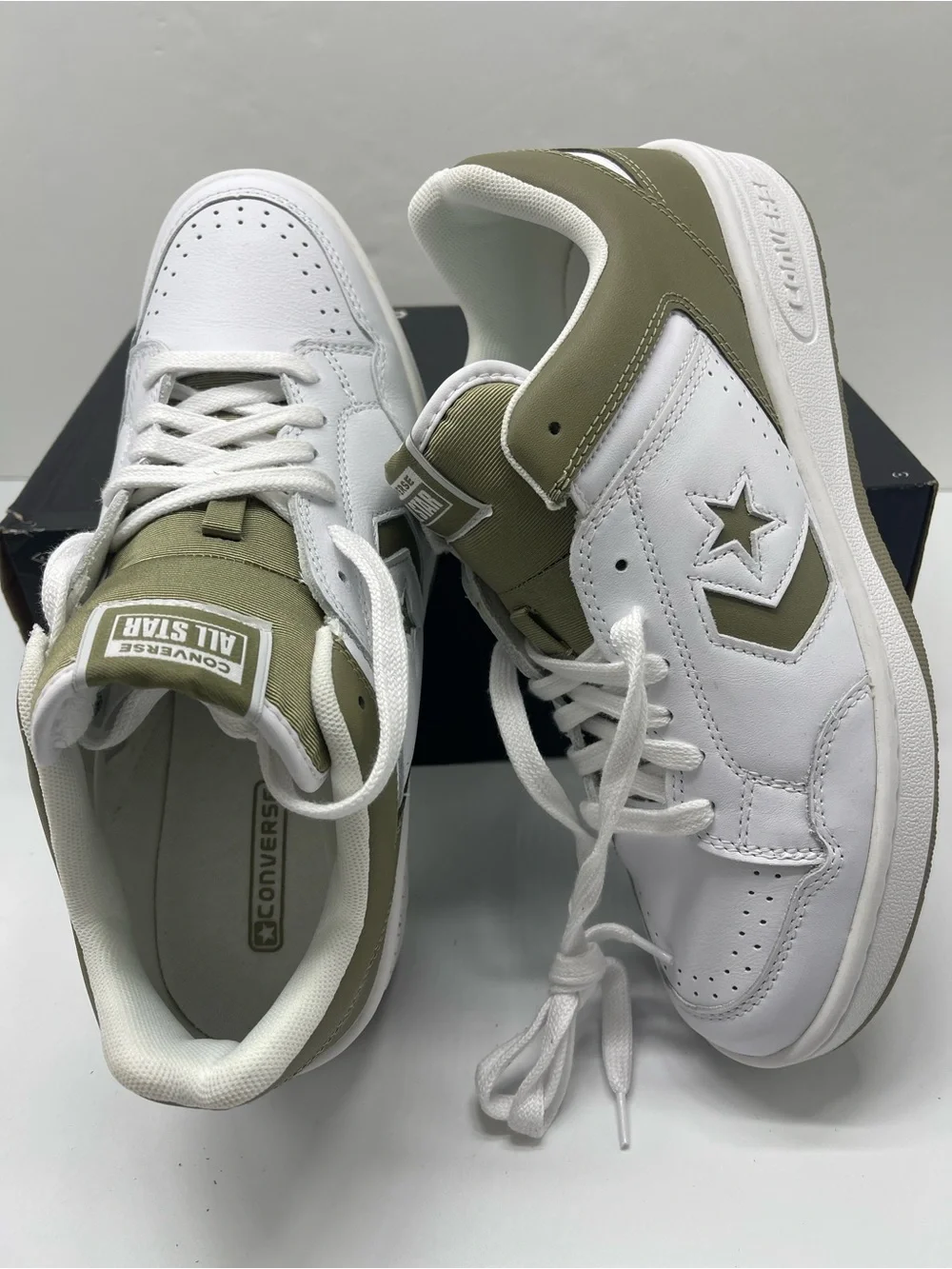 Converse •Men’s Sz 10 A11092C WEAPON OX
WHITE/MOSSY SLOTH/WHITE Athletic Sneaker - Picture 9 of 16